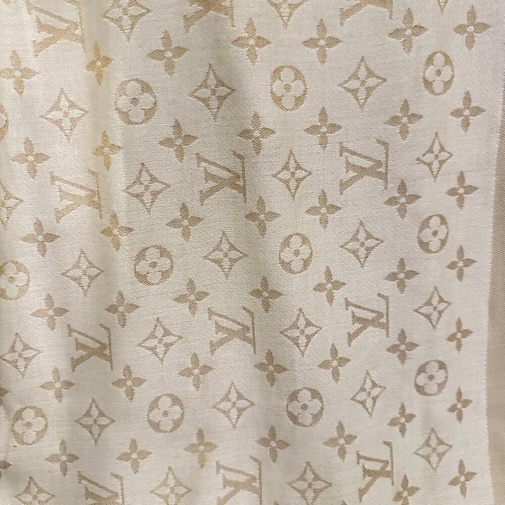 Louis Vuitton Châle Monogram shine silk stole, Scarf